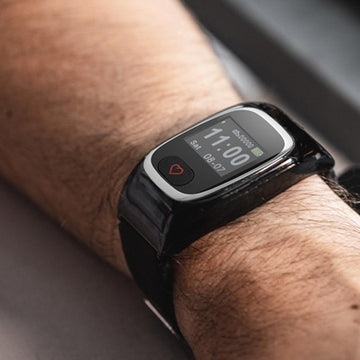 The display is easy to read and shows the time, date, battery level and the number of steps you have taken.