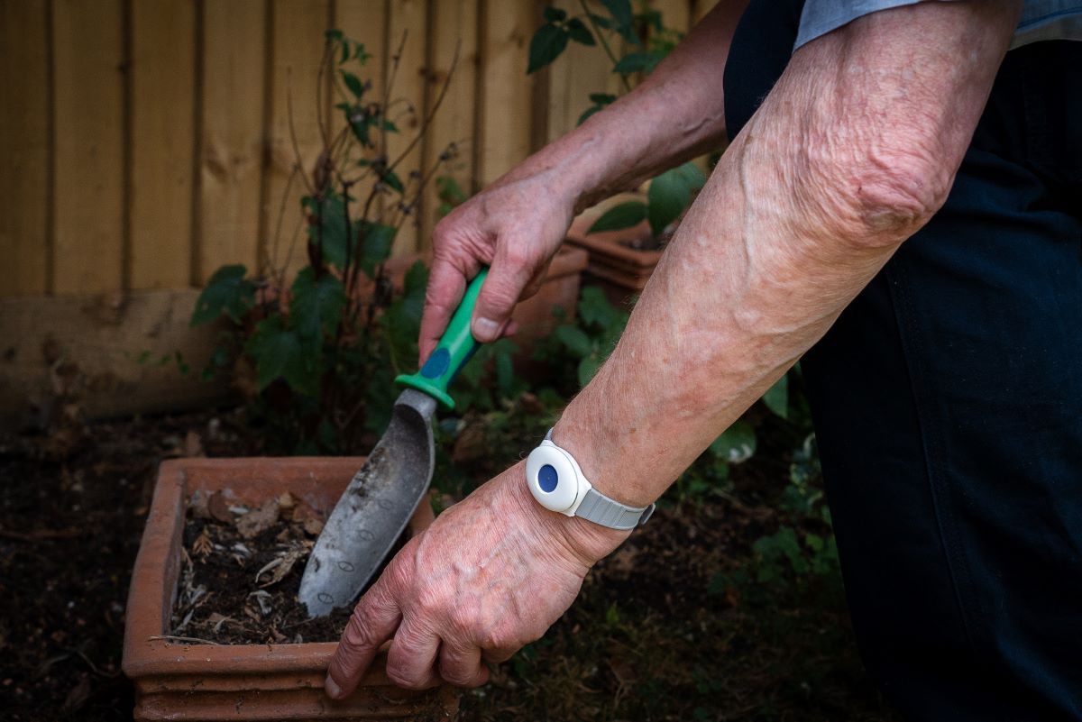 Elderly with a digital fall alarm