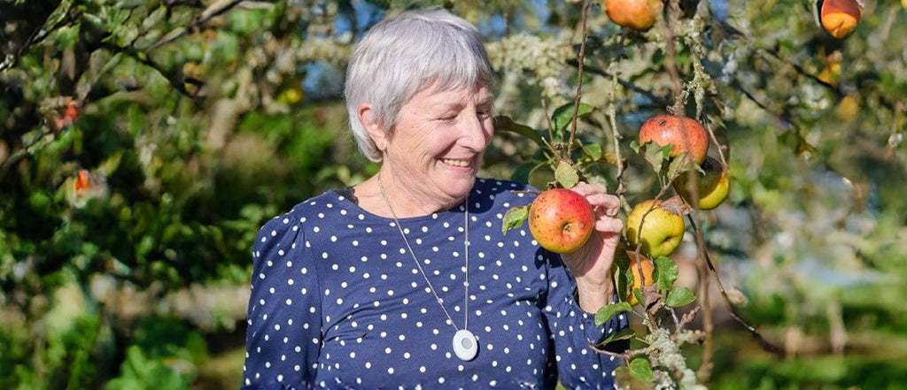 Elderly lady wearing GPS GO alarm 