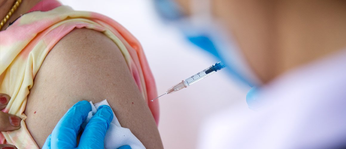 Person getting flue jab